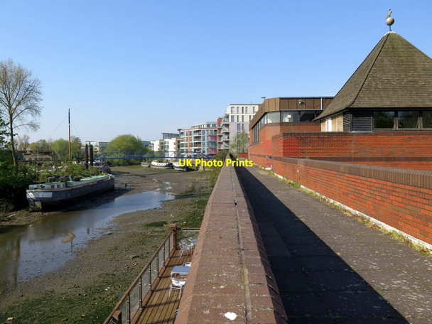 Photo 6"x4" Thames Path near Watermans Arts Centre, Brentford Brentford c2019