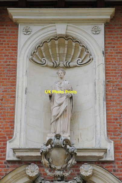 Photo 6"x4" Statue on the front of Highnam Court Highnam c2019