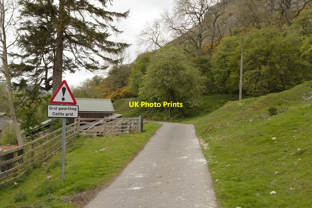 Photo 6"x4" Cattle grid warning sign on Panorama Walk Pentrefelin\/SJ2043 c2019