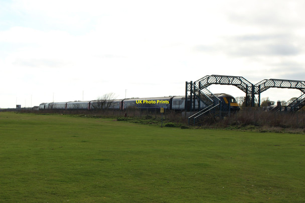 Photo 6"x4" Train passing West Links, Arbroath Arbroath c2019
