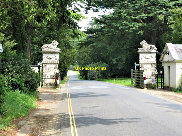 Photo 6"x4" Entrance to Woburn Abbey from Woburn Village - North and South Gatepiers Birchmoor Green c2019