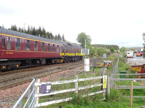 Photo 6"x4" Approach to Dalwhinnie Station Dalwhinnie c2019
