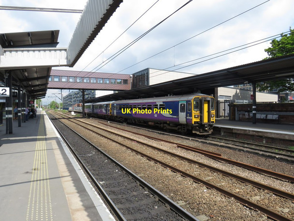 Photo 6"x4" Train at Wakefield Westgate Wakefield\/SE3320 c2019