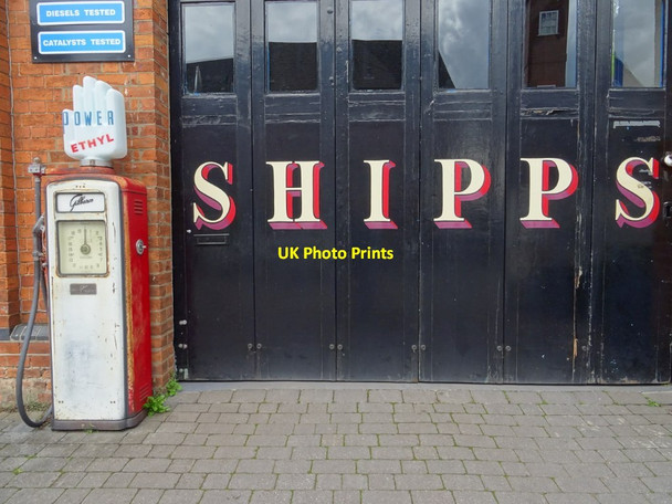 Photo 6"x4" Old petrol pump Upton upon Severn c2019