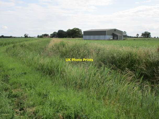 Photo 6"x4" Barn near Manor Farm Wrangle Low Ground c2019
