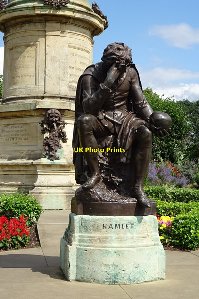 Photo 6"x4" Statue of Hamlet Stratford-upon-Avon c2019