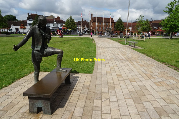 Photo 6"x4" Statue of 'Young Will' Stratford-upon-Avon c2019