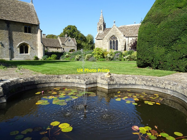 Photo 6"x4" Pond in the gardens of Great Chalfield Manor Great Chalfield c2019