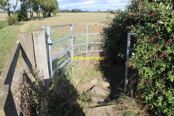 Photo 6"x4" Wheelchair-friendly kissing-gate? Hardwick\/TL3759 c2019