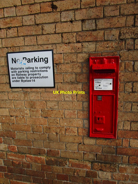 Photo 6"x4" Victorian postbox, Newark Northgate Station Newark-on-Trent c2019