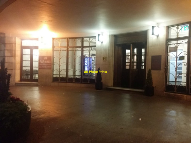 Photo 6"x4" The entrance to the County Hotel, Bloomsbury London c2019