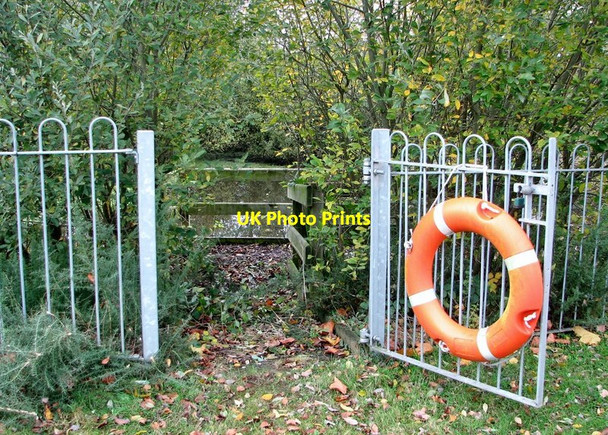 Photo 6"x4" Access to the pond by the Poringland Community Centre Poringland c2019