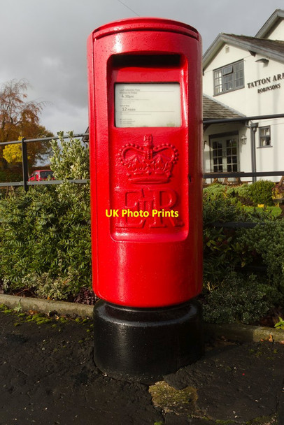 Photo 6"x4" Elizabeth II postbox, Ringway Road Moss Nook\/SJ8385 c2019