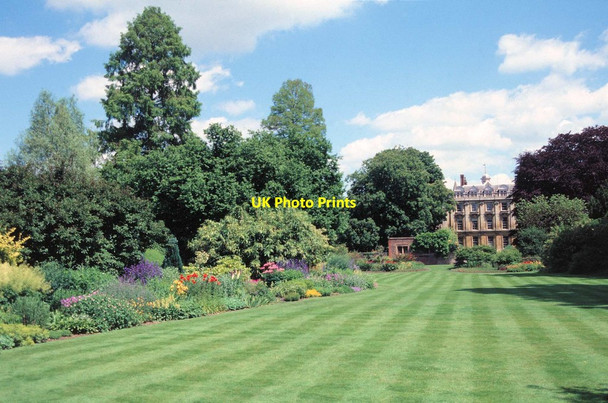 Photo 6"x4" Clare College garden with the College behind Cambridge\/TL4658 c1998