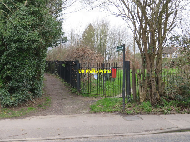 Photo 6"x4" Public footpath near Enfield Enfield\/TQ3396 c2020
