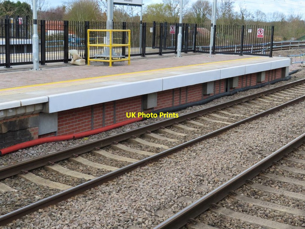 Photo 6"x4" Under the platform Cholsey c2019