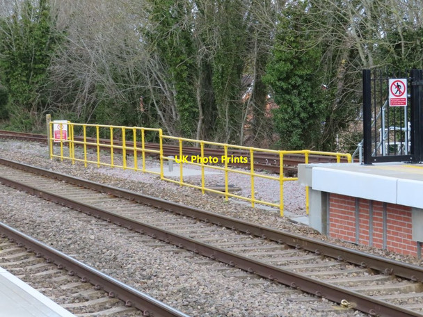 Photo 6"x4" Barrier on the end Cholsey c2019