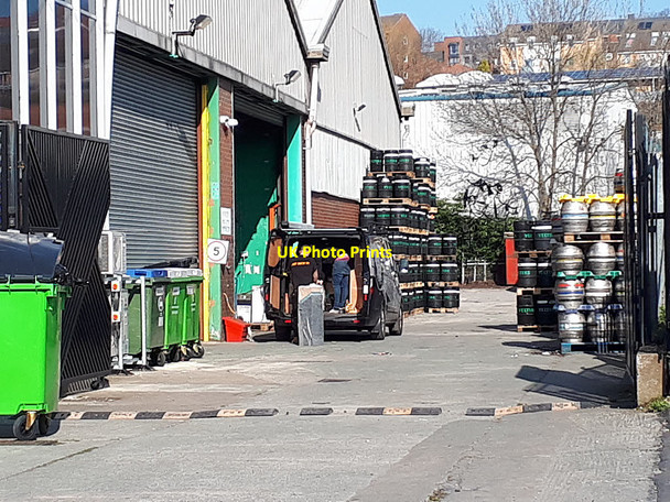 Photo 6"x4" Workers at the Kirkstall Brewery, Cavendish Street, Leeds Leeds\/SE3034 c2020