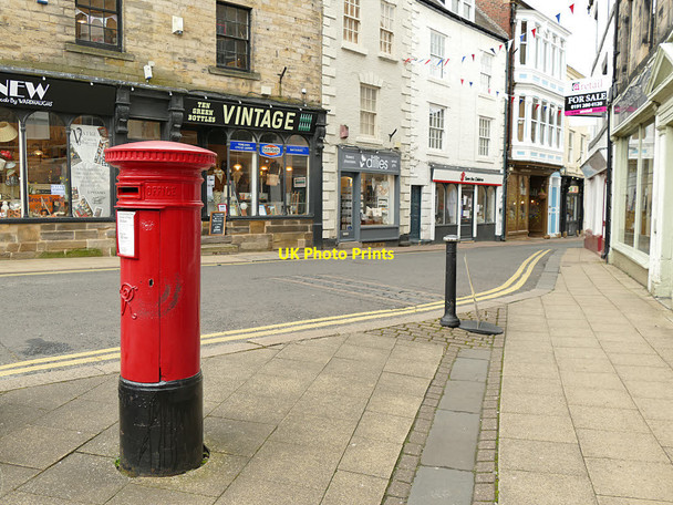 Photo 6"x4" Postbox at the top of Gilesgate, Hexham  Hexham c2020