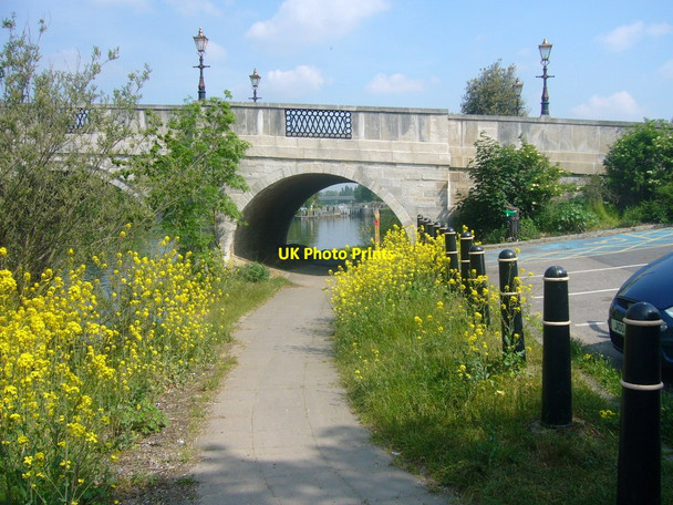 Photo 6"x4" Thames Path goes under Chertsey Bridge Chertsey c2010