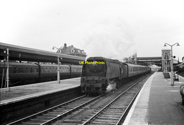 Photo 6"x4" Plymouth via Okehampton line train at Exeter St David's, 1963 Exeter c1963