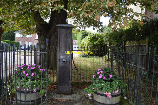 Photo 6"x4" Village pump Dedham c2018