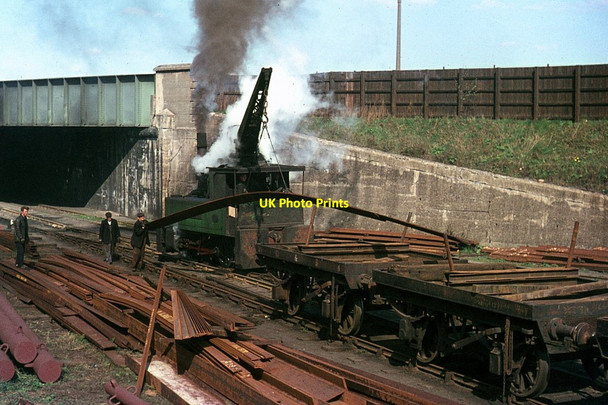 Photo 6"x4" Crane locomotive at Doxford's shipyard, Sunderland, 1967 Sunderland\/NZ3957 c1967