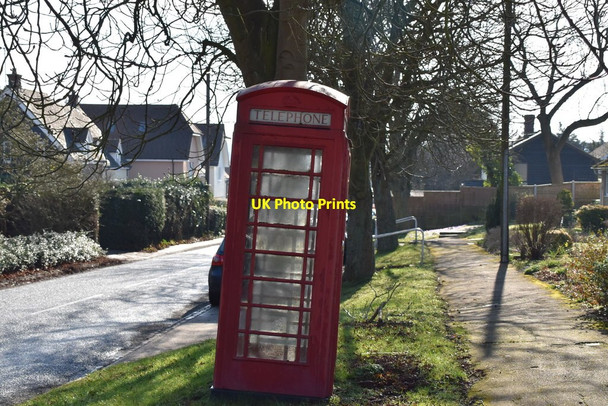 Photo 6"x4" Wonky telephone box Debden c2019