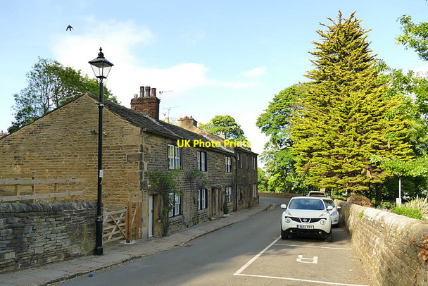 Photo 6"x4" The eastern end of Fulneck village Pudsey\/SE2233 c2020