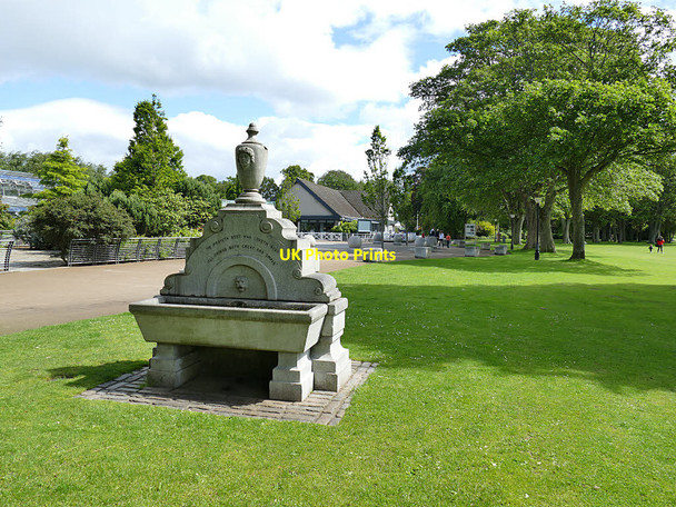 Photo 6"x4" Duthie Park: the Taylor fountain Aberdeen\/NJ9206 c2019