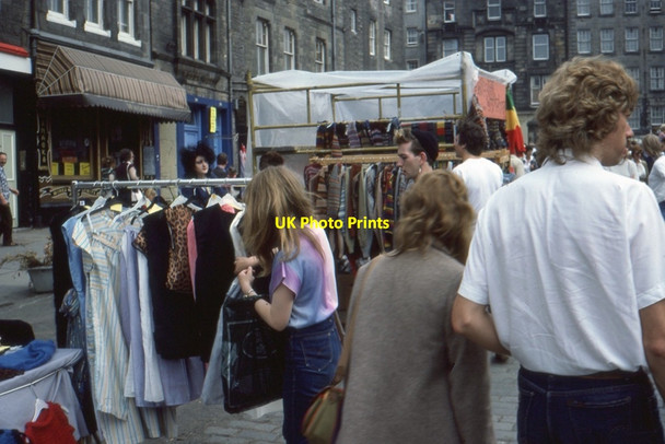 Photo 6"x4" Street market, Grassmarket Edinburgh c1983