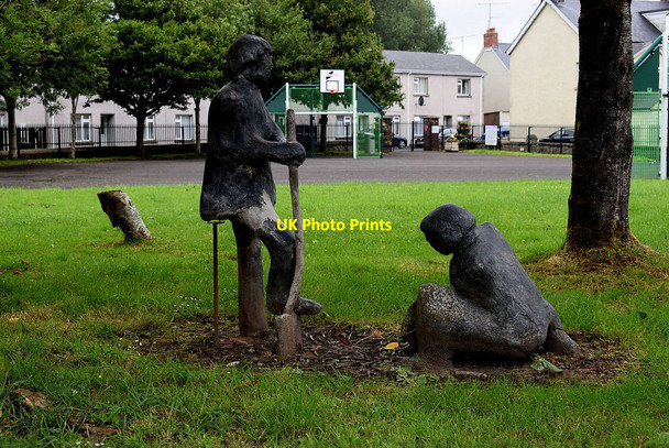 Photo 6"x4" Gathering potatoes sculptures, Omagh Omagh c2020