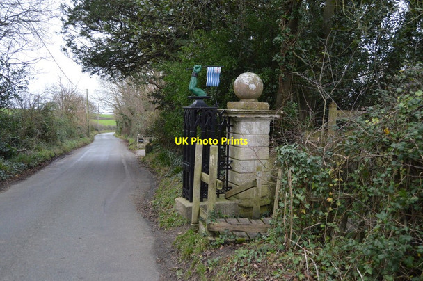 Photo 6"x4" Gate pier and Gate, Chickerell - Fleet boundary Chickerell c2018