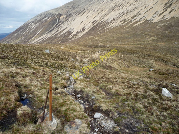 Photo 6"x4" Old fenceline on Mam a' Phobuill Coire nan Laogh\/NG5125 c2009