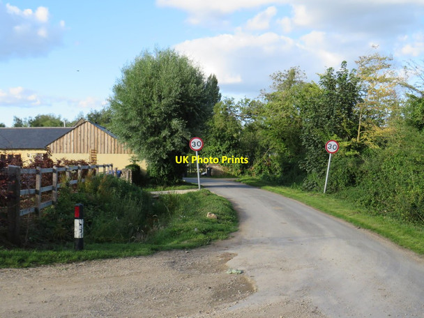 Photo 6"x4" Country lane near Cerney Wick Cricklade c2020