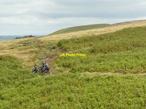 Photo 6"x4" Mountain bikers at Grainings Head Ilkley c2020