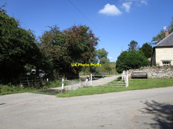 Photo 6"x4" Cattle grid at Hole in the Wall Hole-in-the Wall c2019
