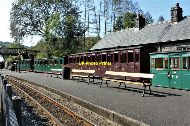 Photo 6"x4" Carriages eventually bound for Porthmadog Tan-y-bwlch\/SH6540 c2020