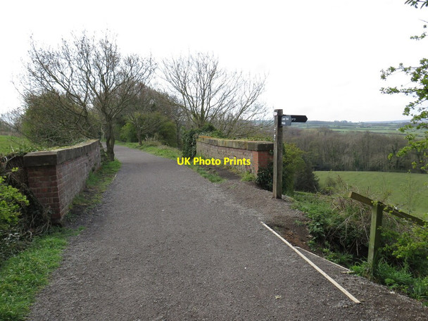 Photo 6"x4" Cinder Track near Whitby Whitby\/NZ8910 c2021