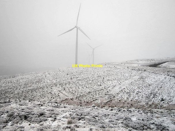 Photo 6"x4" Clyde Wind Farm area of clear fell and turbines in a snow storm March\/NS9914 c2021