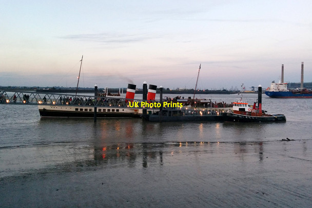 Photo 6"x4" PS 'Waverley' at Gravesend Town Pier pontoon Gravesend\/TQ6574 c2015