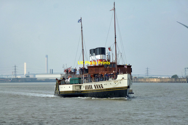 Photo 6"x4" PS 'Waverley' approaching Gravesend Town Pier Gravesend\/TQ6574 c2015