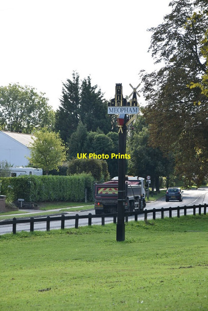 Photo 6"x4" Meopham Village sign Hook Green\/TQ6467 c2020