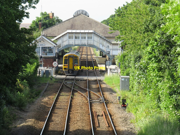 Photo 6"x4" Train arriving at Beverley station Beverley c2021
