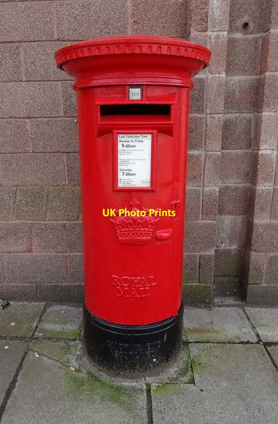 Photo 6"x4" Elizabethan postbox on Lordburn, Arbroath Arbroath c2021