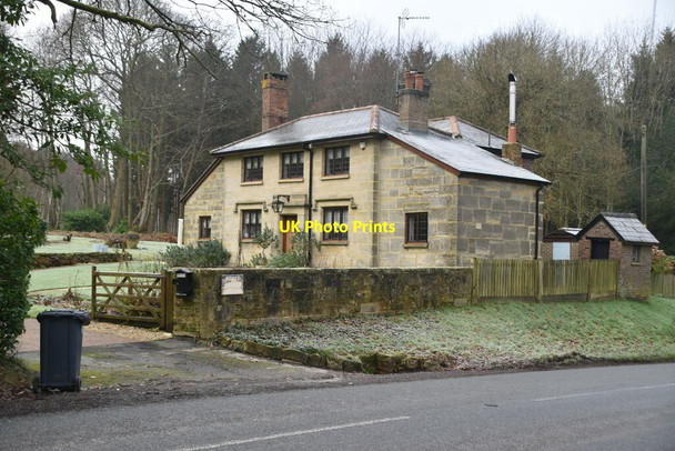 Photo 6"x4" Stone Quarry Cottage Worth Abbey c2020