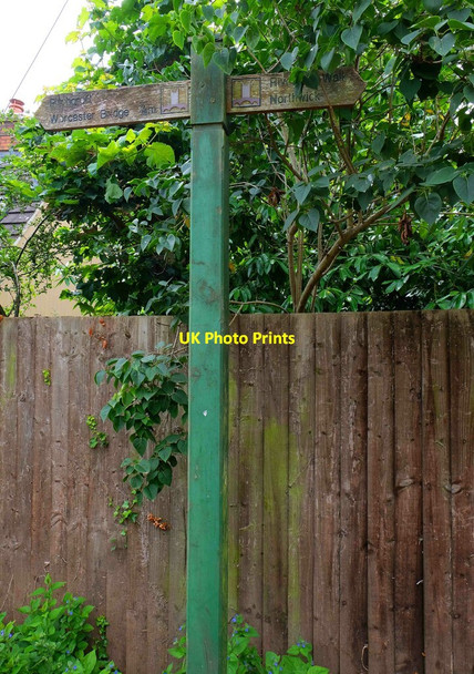 Photo 6"x4" Fingerpost at end of Park View Terrace, Worcester Worcester c2021