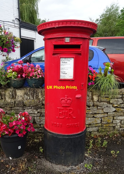 Photo 6"x4" Elizabeth II postbox on Malleson Road, Gotherington Gotherington c2021
