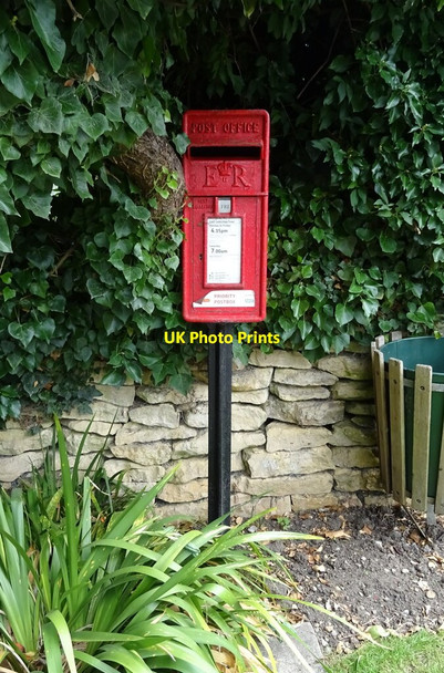 Photo 6"x4" Elizabeth II postbox on The Avenue, Birlingham Birlingham c2021