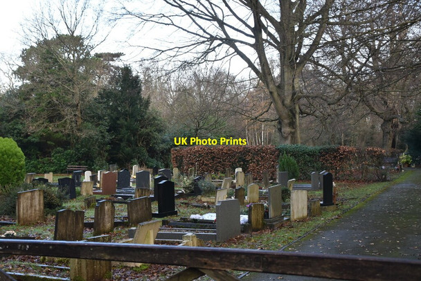 Photo 6"x4" Graves, Church of St Edmund West Kingsdown c2020